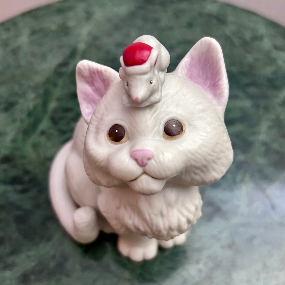 Vintage Kathy Wise Enesco White Cat with Santa Hat Mouse Figurine 1992
